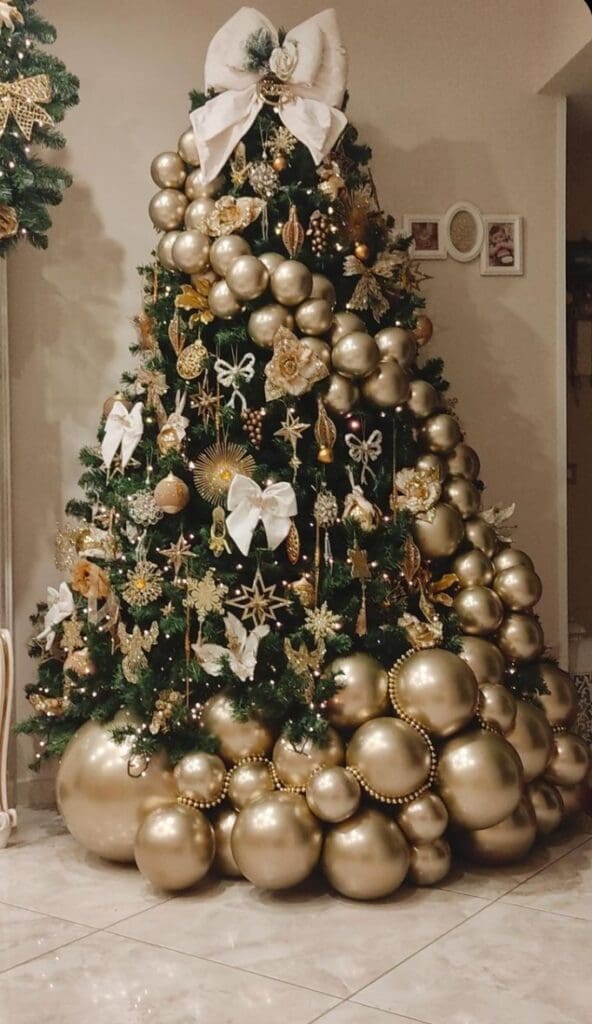 23+ Christmas Tree Decor Ideas Take Your Breath Away 24 Glam Gold Christmas Tree