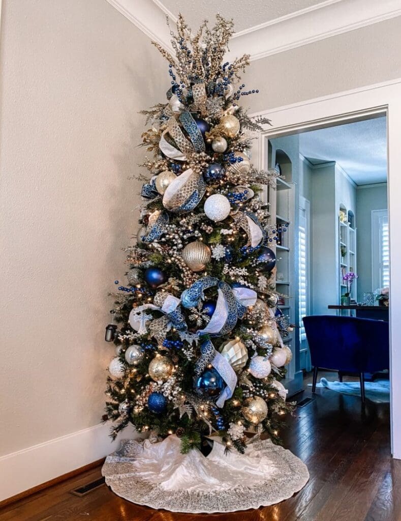23+ Christmas Tree Decor Ideas Take Your Breath Away 16 Very Blue christmas tree