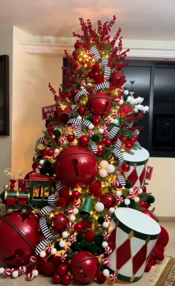23+ Christmas Tree Decor Ideas Take Your Breath Away 31 North Pole Christmas Tree